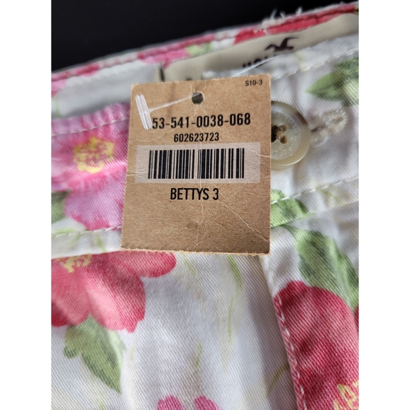 Hollister Floral Betty Shorts - Picture 7 of 7
